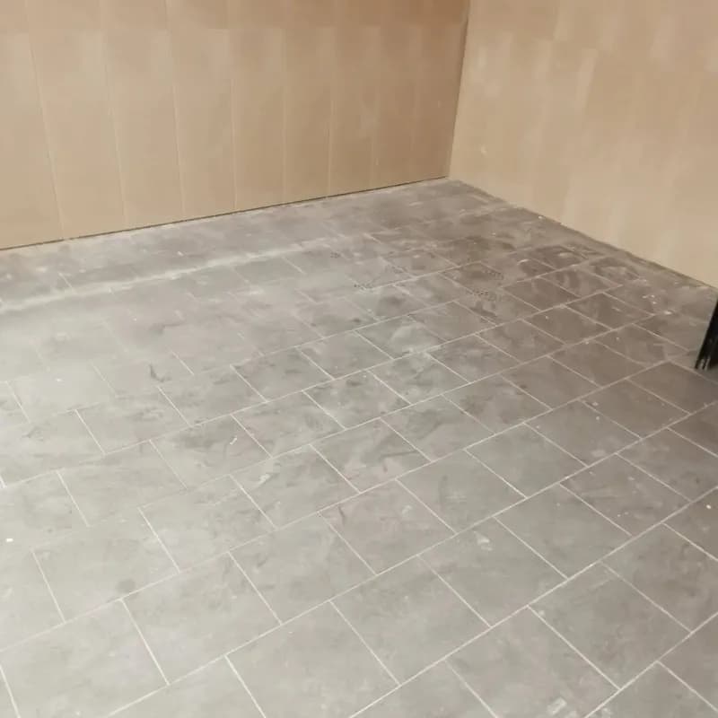 Curățenie după constructor baie prăfuită