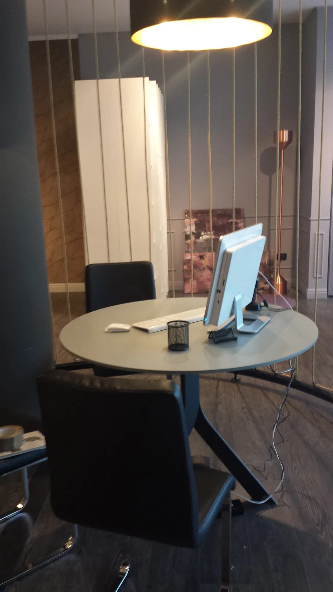 Birou recepție showroom curățat