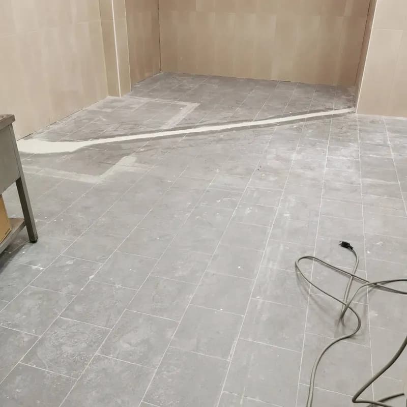 Pardoseală cu resturi de materiale de construcții